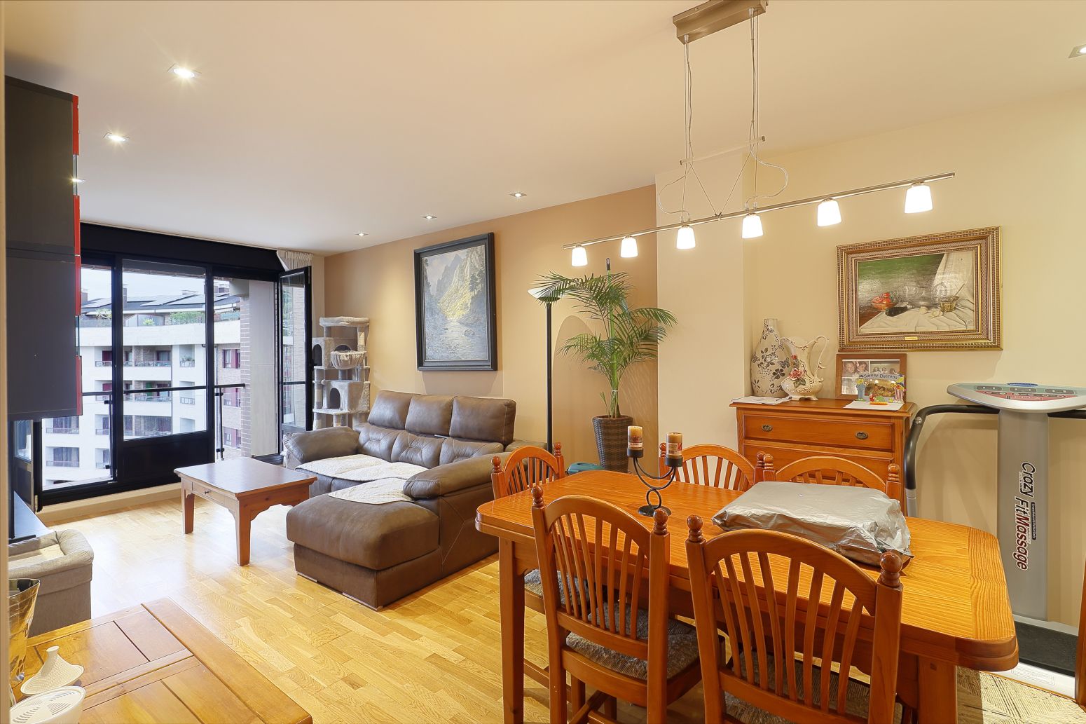 Sala de estar de Piso en venta en Oviedo  con Calefacción, Parquet y Trastero