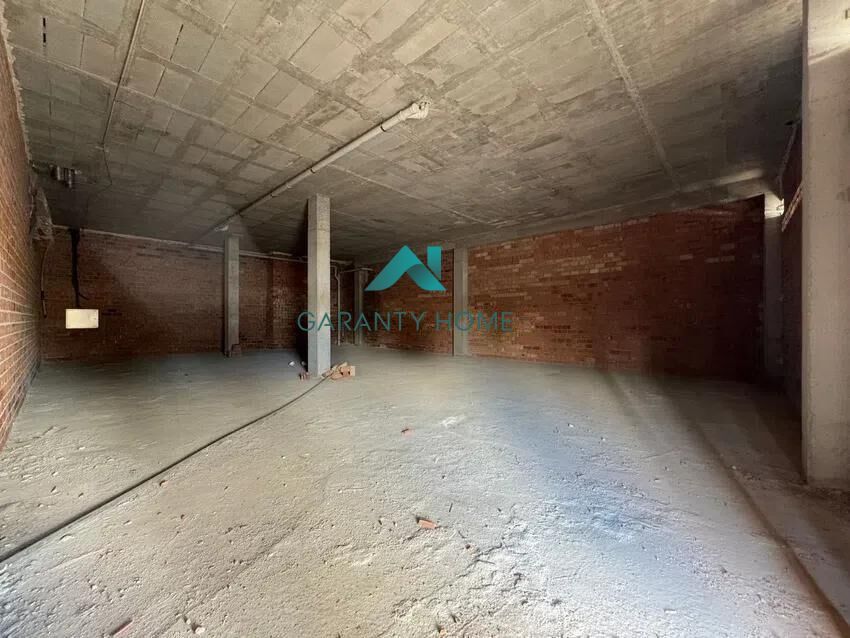 Premises for rent in  Granada Capital