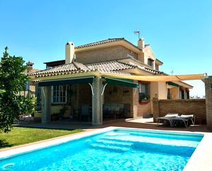 Vista exterior de Casa o xalet en venda en El Puerto de Santa María amb Aire condicionat, Jardí privat i Terrassa