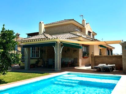 Vista exterior de Casa o xalet en venda en El Puerto de Santa María amb Aire condicionat, Terrassa i Piscina