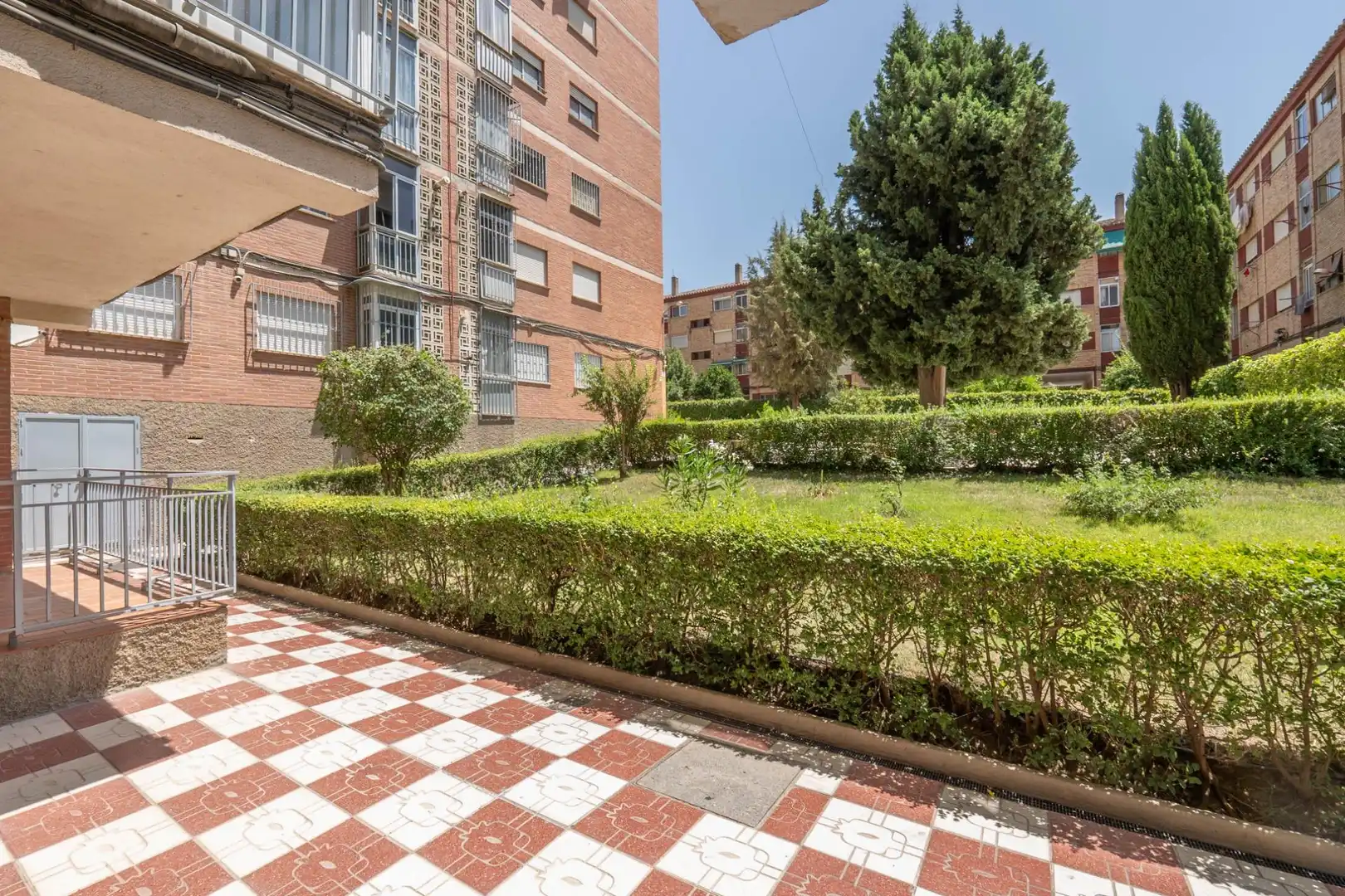 Vista exterior de Pis de lloguer en Granada amb Aire condicionat, Calefacció i Jardí privat