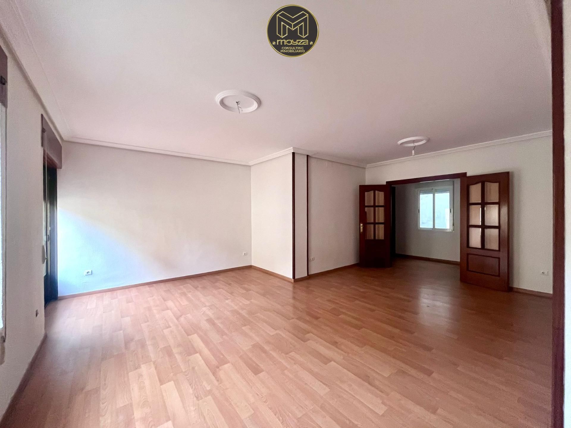 Piso en venta en Úbeda con Balcón