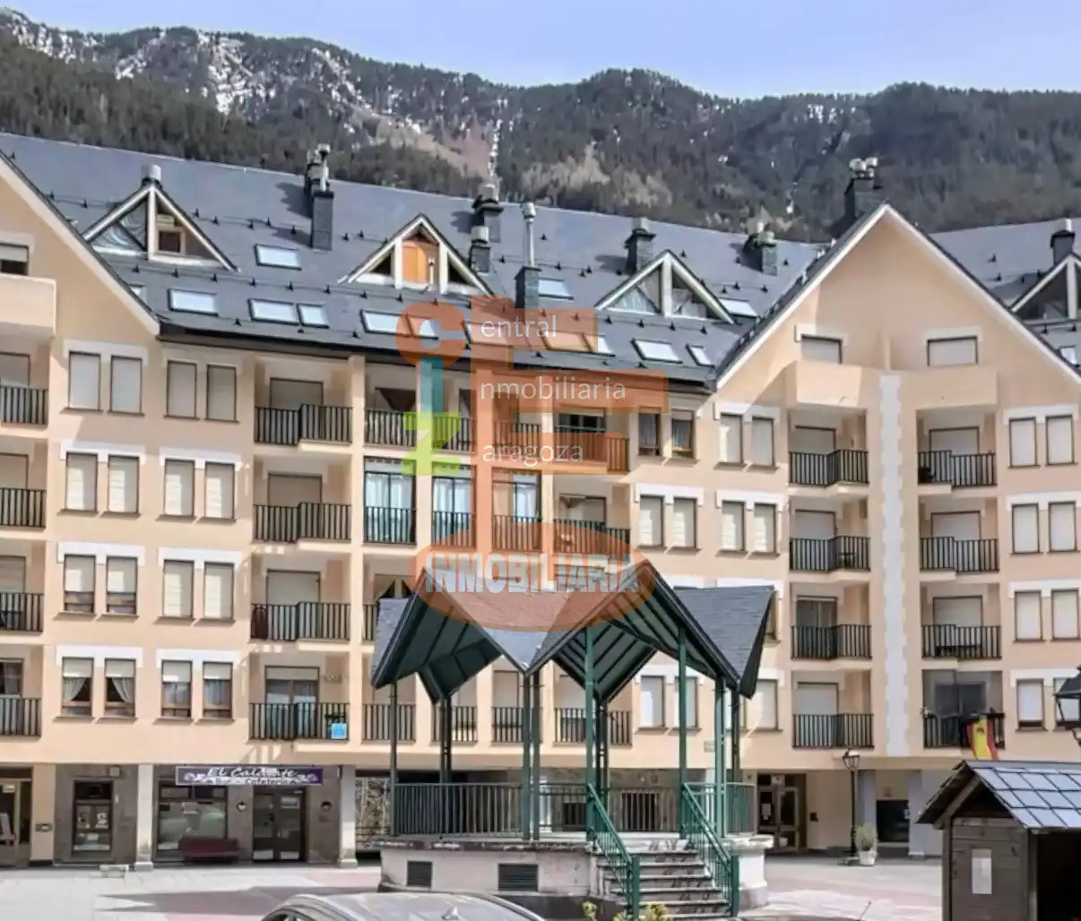 Vista exterior de Pis en venda en Canfranc, Huesca