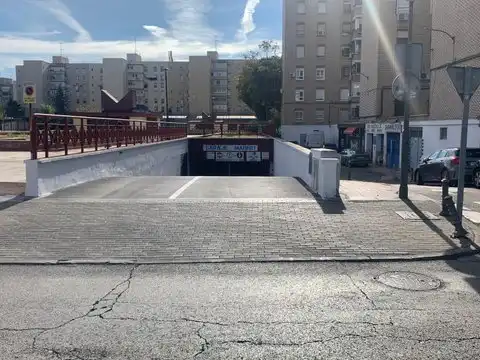 Aparcament de Pis en venda en Móstoles amb Jardí privat, Terrassa i Traster