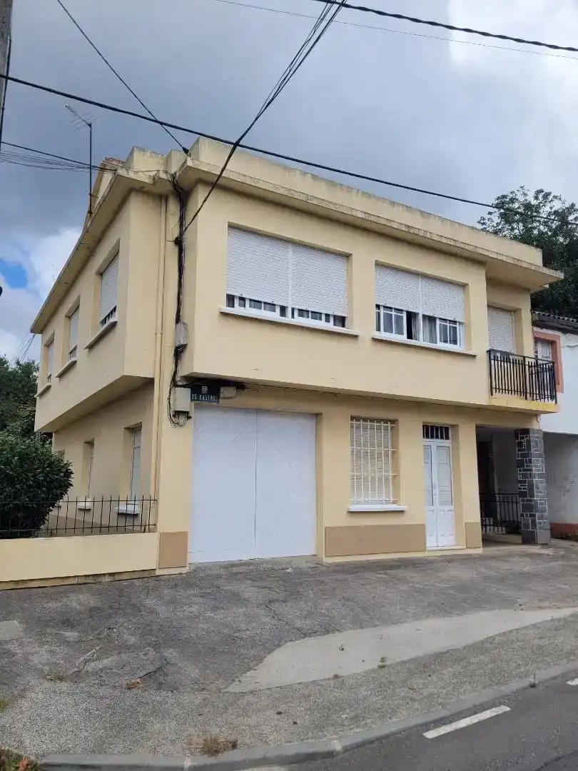Vista exterior de Casa adosada en venda en Neda amb Balcó