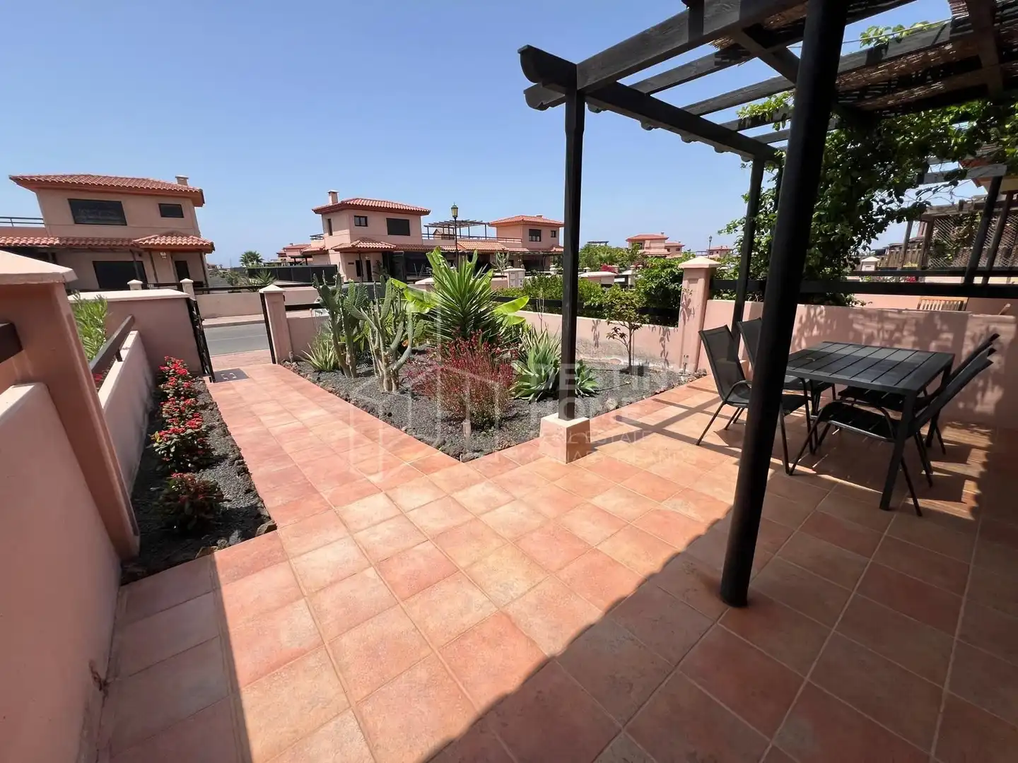 Terrassa de Casa adosada en venda en La Oliva amb Jardí privat, Terrassa i Moblat