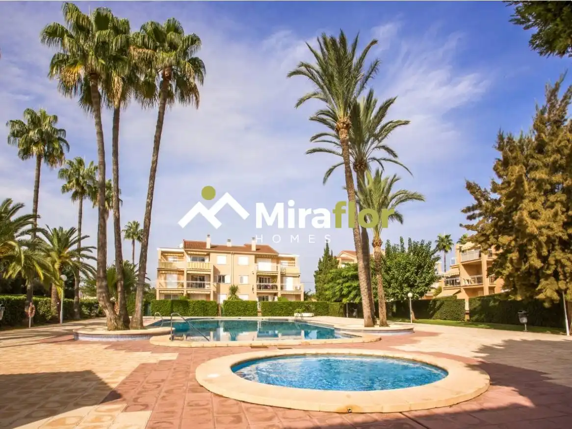 Vista exterior de Apartamento en venta en Dénia con Aire acondicionado, Terraza y Amueblado