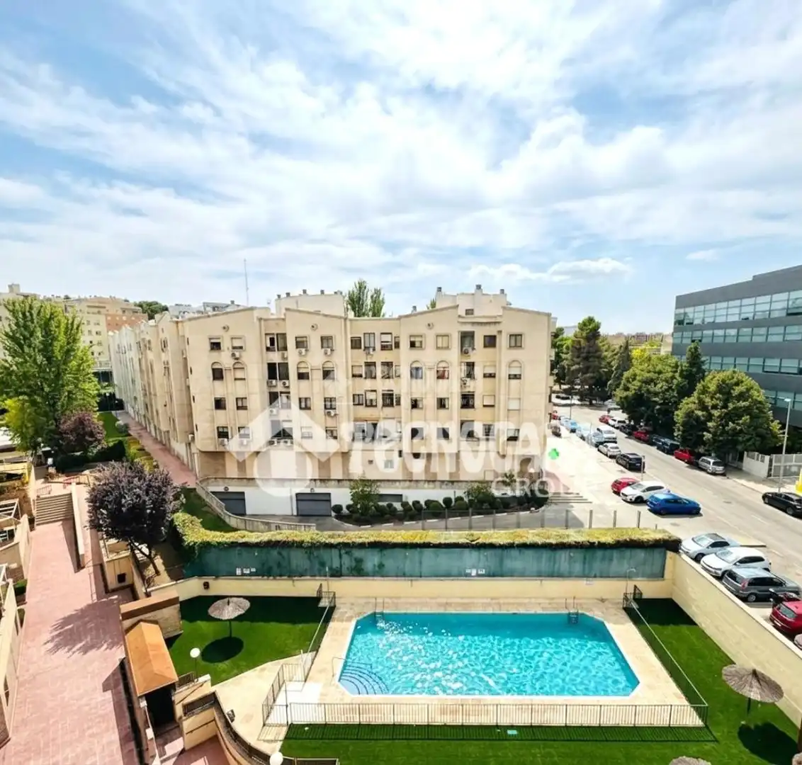 Vista exterior de Estudio en venta en  Madrid Capital con Aire acondicionado, Calefacción y Piscina comunitaria
