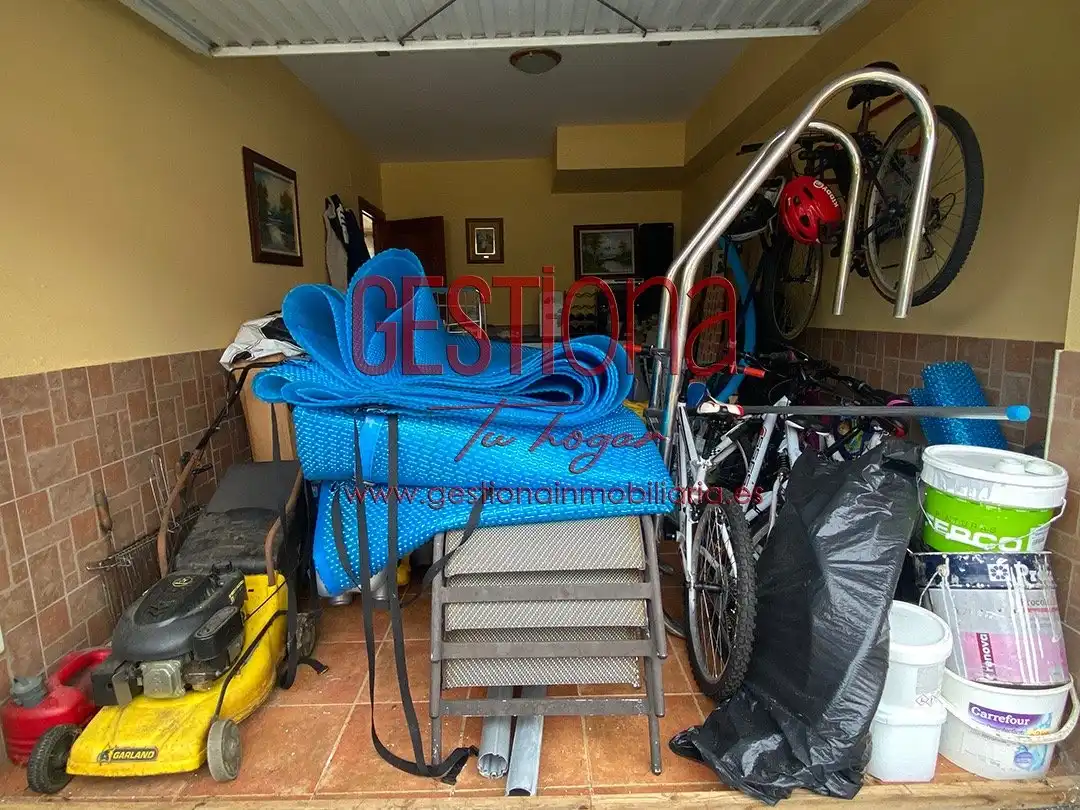 Parking de Casa adosada en venta en Bareyo con Calefacción, Jardín privado y Piscina