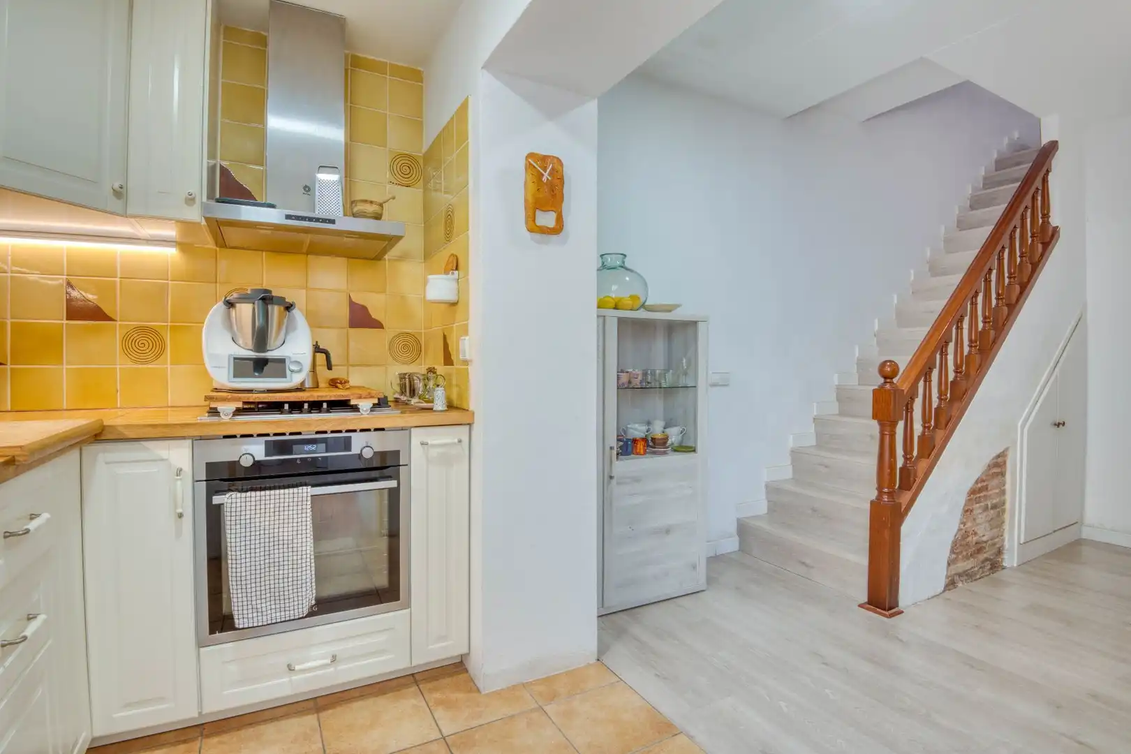 Küche von Einfamilien-Reihenhaus zum Verkauf in Sant Feliu de Guíxols mit Klimaanlage, Heizung und Terrasse