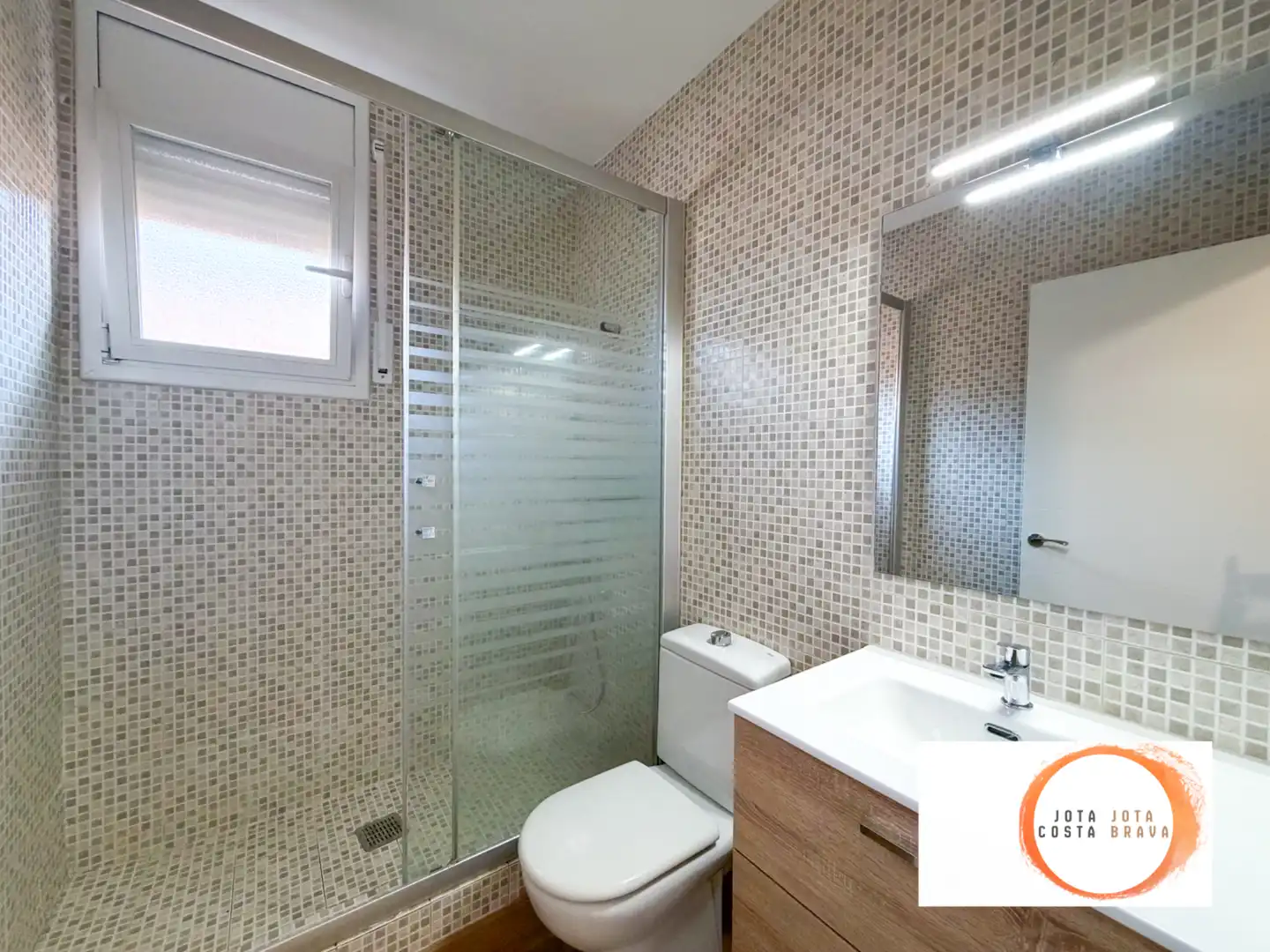 Badezimmer von Einfamilien-Reihenhaus zum Verkauf in Tordera mit Heizung, Privatgarten und Parkett