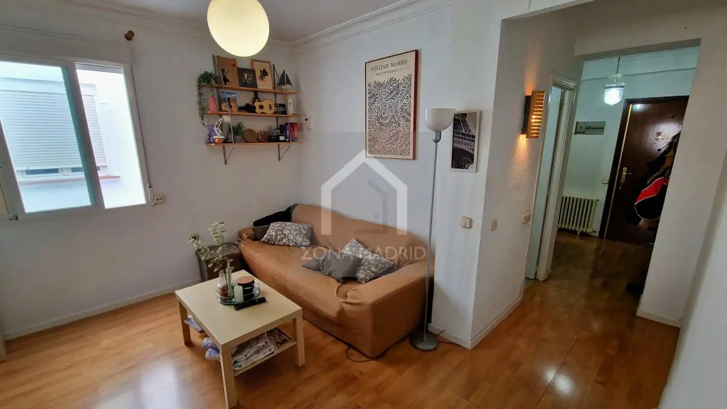 Living room of Flat for sale in Madrid  with Furnished