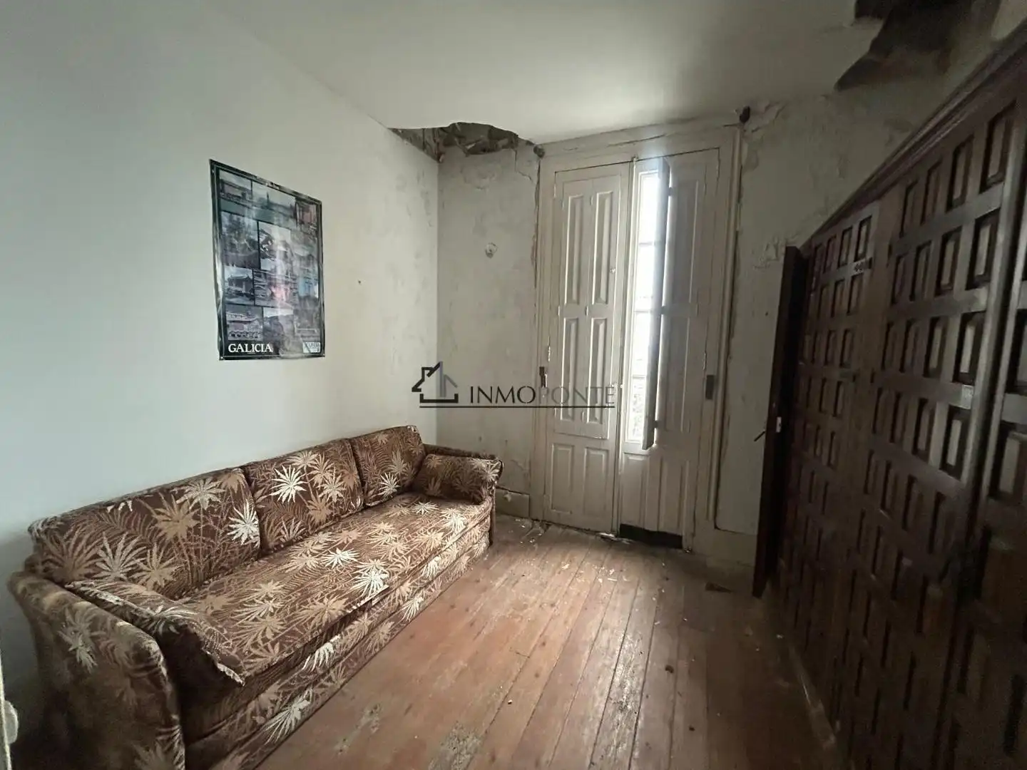 Sala d'estar de Casa o xalet en venda en Pontevedra Capital  amb Jardí privat