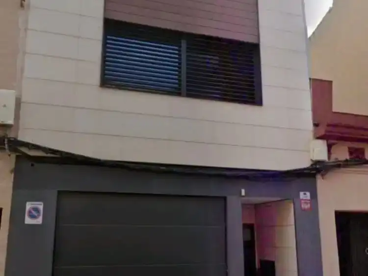 Exterior view of Detached homes for sale in Badalona  with Air Conditioner, Swimming Pool and Balcony