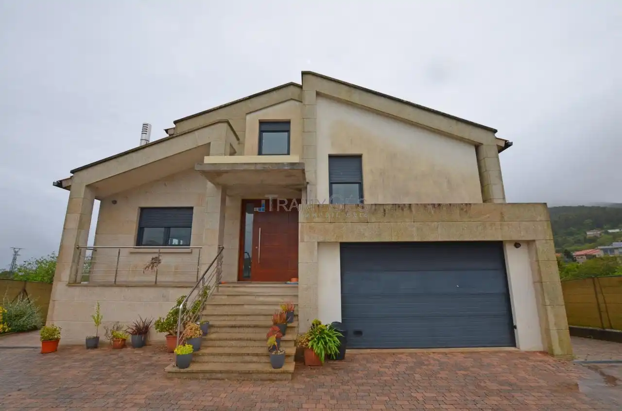 Vista exterior de Casa o chalet en venta en A Guarda   con Calefacción, Jardín privado y Terraza