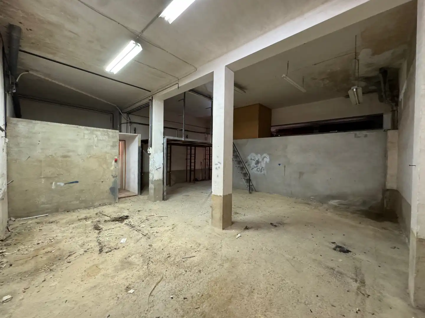 Gewerbefläche zum Verkauf in Carrer Abat Llort 6, imagen 8