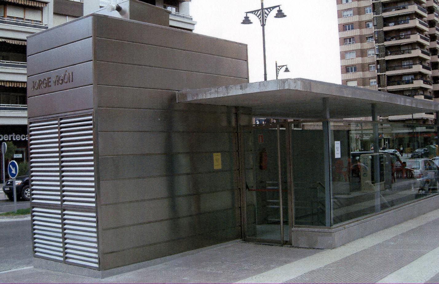 Vista exterior de Garatge en venda en  Logroño