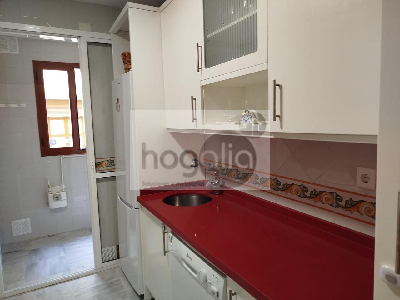Cuina de Pis de lloguer en  Sevilla Capital amb Aire condicionat, Terrassa i Moblat
