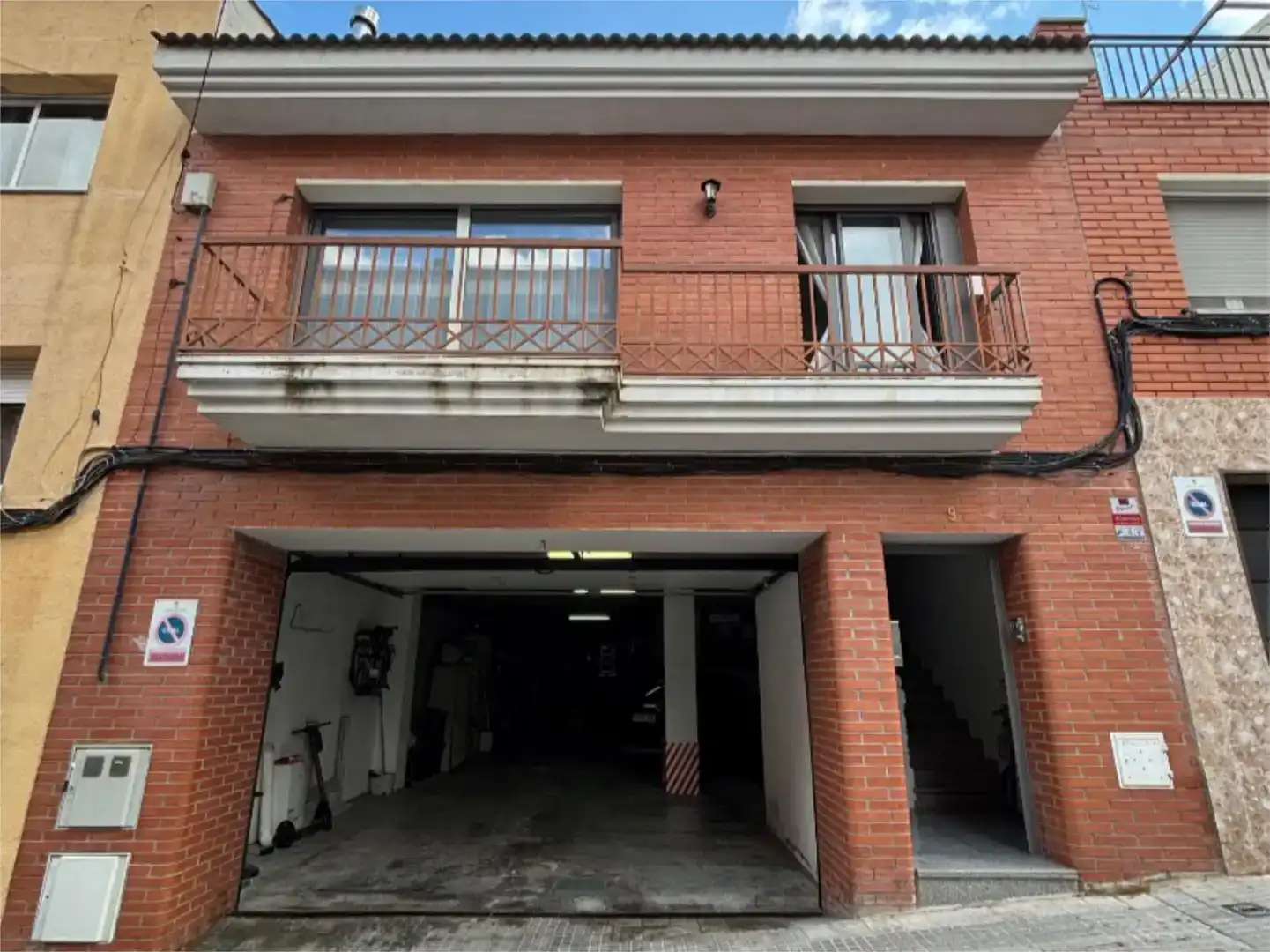 Vista exterior de Casa adosada en venta en Rubí con Aire acondicionado y Balcón