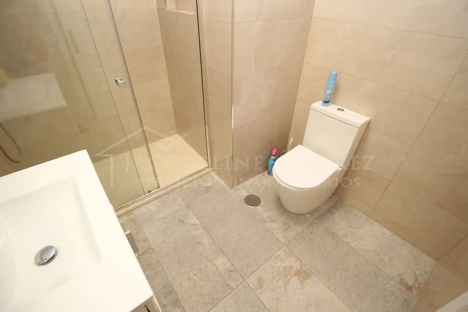Bathroom of Flat for sale in Parla  with Parquet flooring