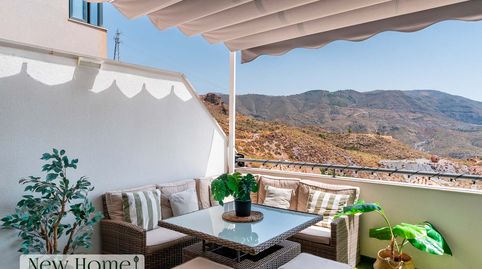 Apartamento completamente reformado con terraza, vistas al mar, garaje y piscina