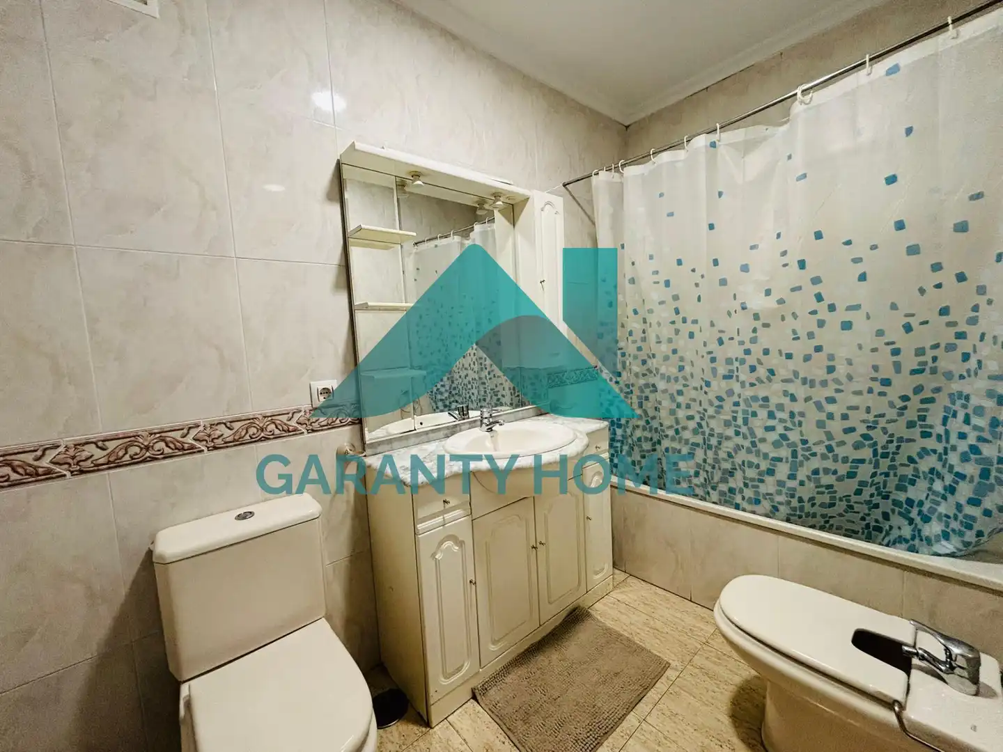 Bathroom of Flat for rent in Cáceres  with Air Conditioner, Heating and Terrace