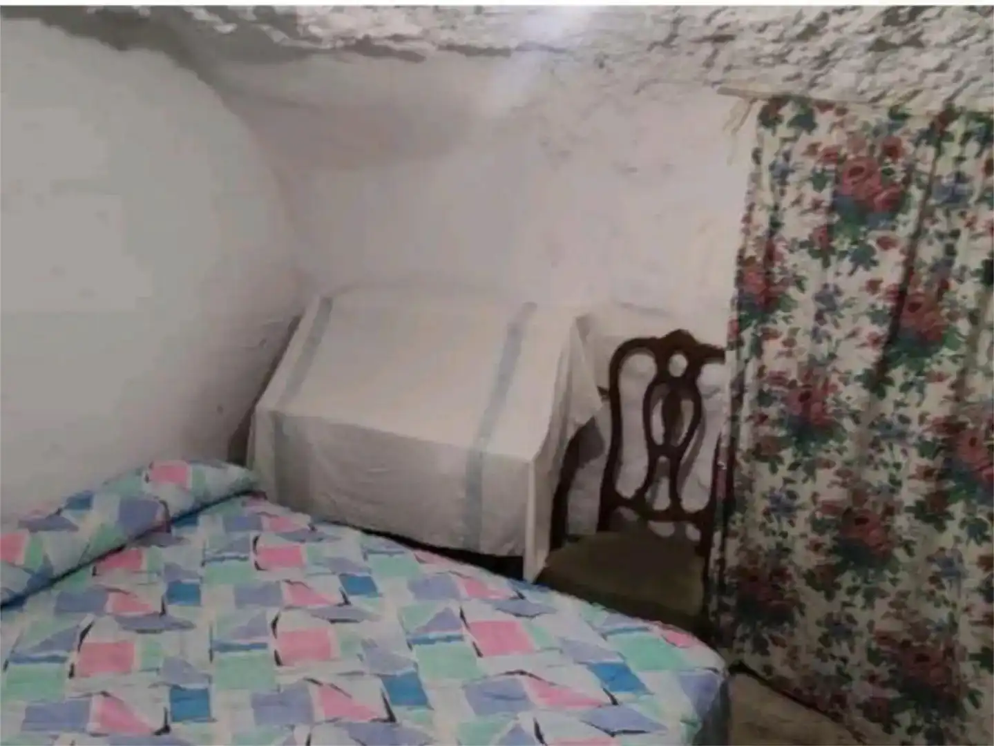 Habitación de Casa adosada en venta en Cenizate