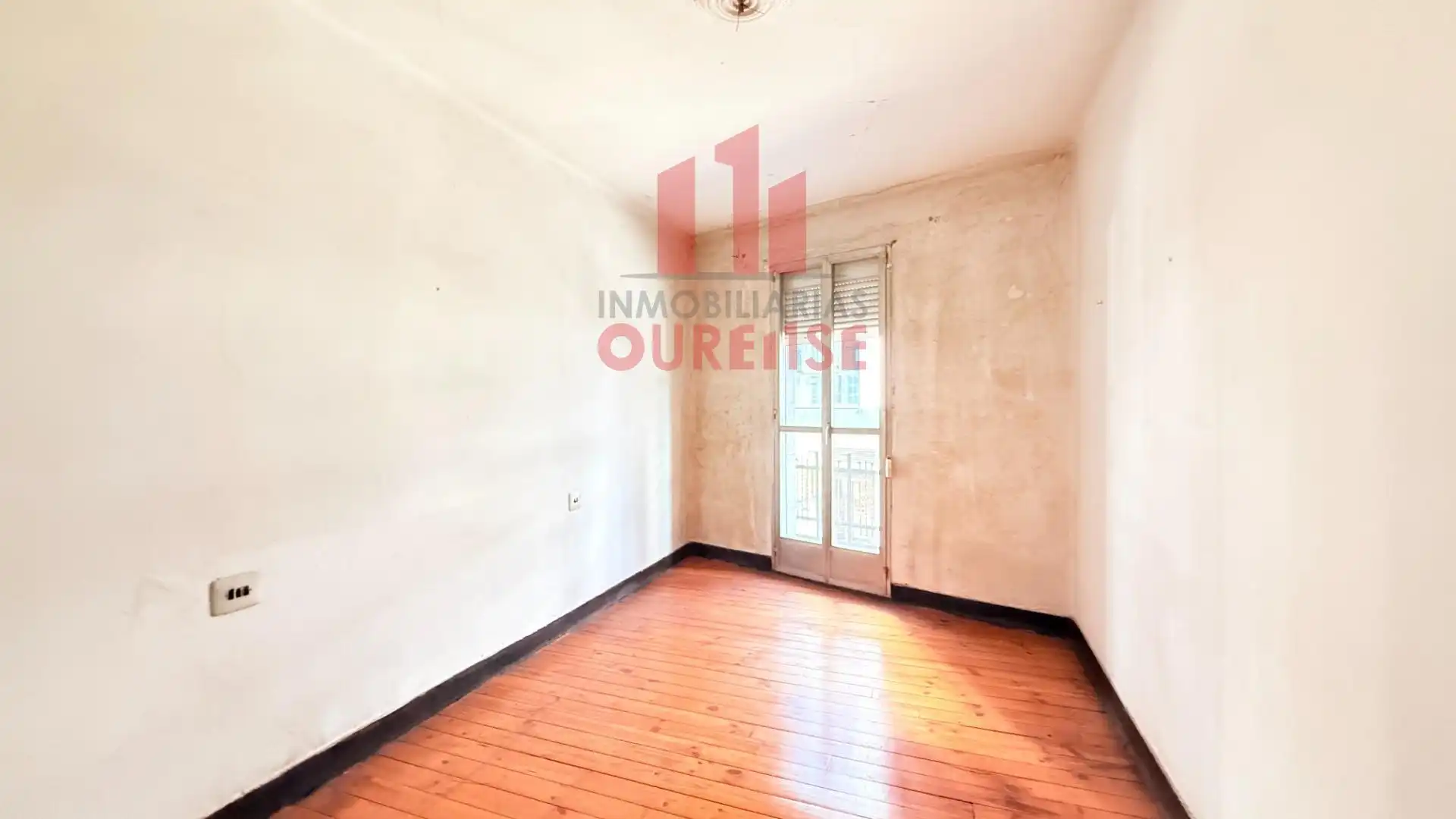 Piso en venta en Ourense Capital  con Balcón