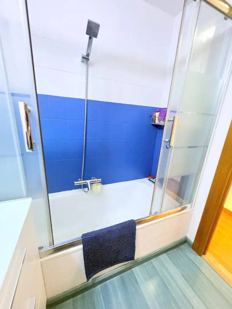 Baño de Piso en venta en Pallejà con Aire acondicionado, Calefacción y Parquet