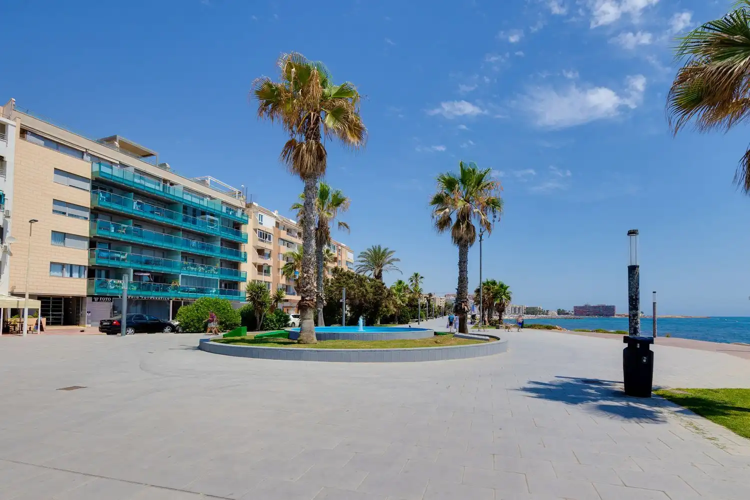 Vista exterior de Ático en venta en Torrevieja con Aire acondicionado, Terraza y Amueblado