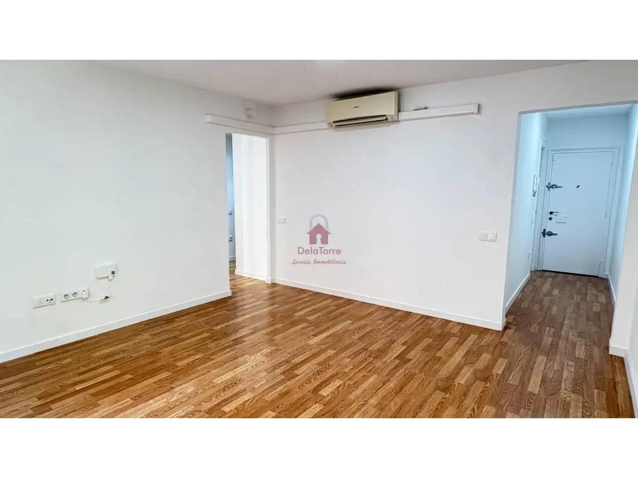 Bedroom of Flat for sale in Terrassa  with Air Conditioner, Parquet flooring and Balcony