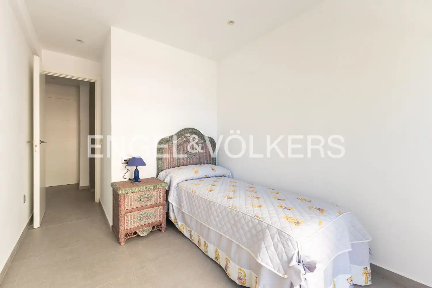 Schlafzimmer von Einfamilien-Reihenhaus zum Verkauf in Gandia mit Klimaanlage, Heizung und Privatgarten