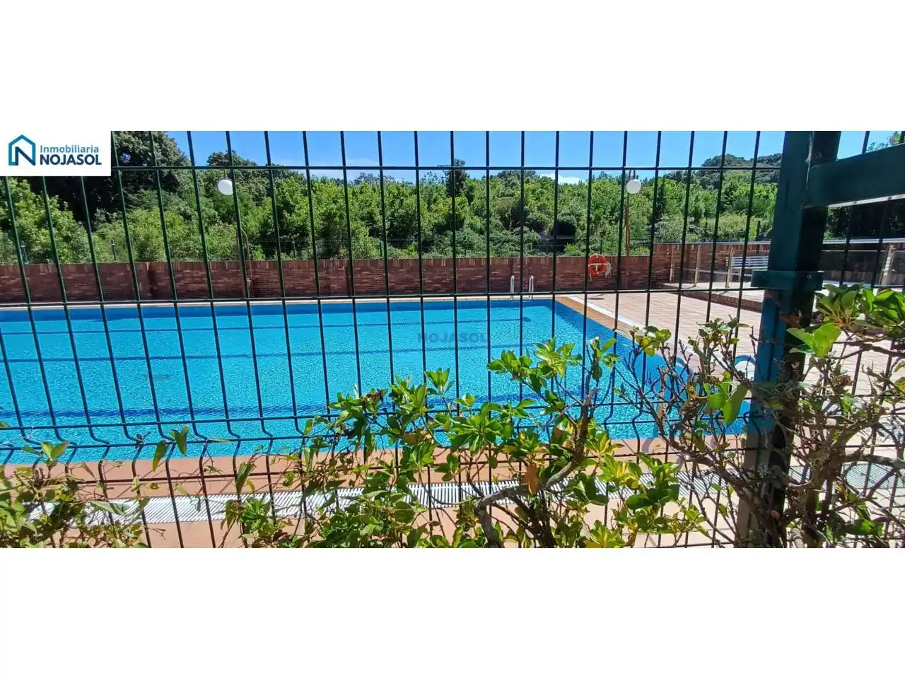 Piscina de Apartament de lloguer en Arnuero amb Calefacció, Terrassa i Moblat