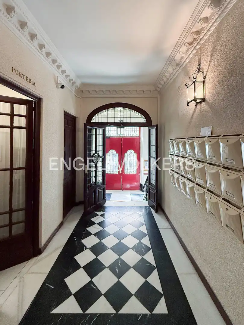 Flat for sale in Madrid  with Air Conditioner, Heating and Balcony