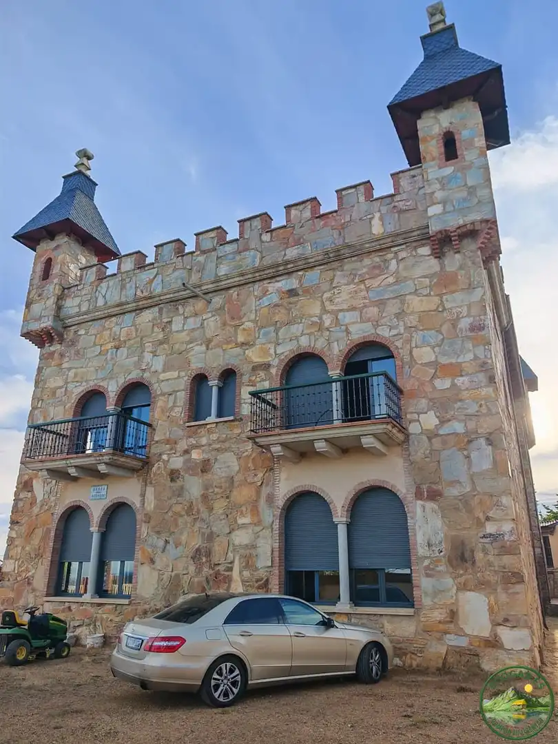 Vista exterior de Casa o xalet en venda en Quintana del Castillo amb Calefacció, Jardí privat i Terrassa