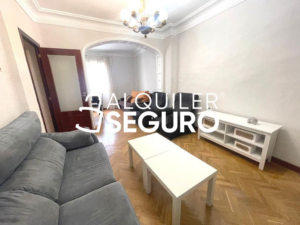 Sala de estar de Piso de alquiler en  Madrid Capital con Calefacción y Amueblado