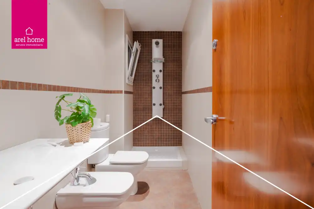 Baño de Piso en venta en Esplugues de Llobregat con Calefacción, Parquet y Balcón