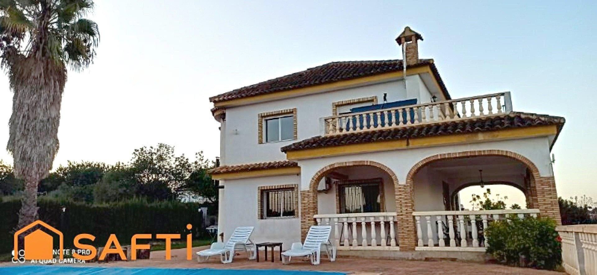 Vista exterior de Finca rústica en venda en Chiva amb Aire condicionat, Piscina i Balcó
