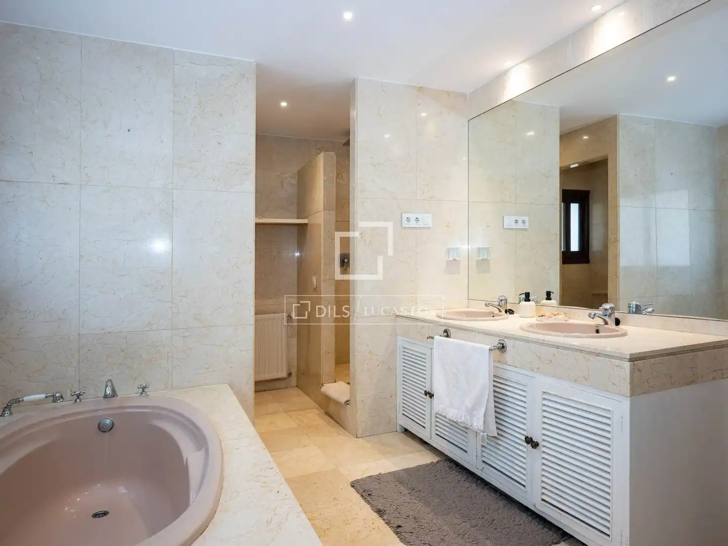 Bathroom of Houses for rent in Madrid  with Air Conditioner, Heating and Private garden