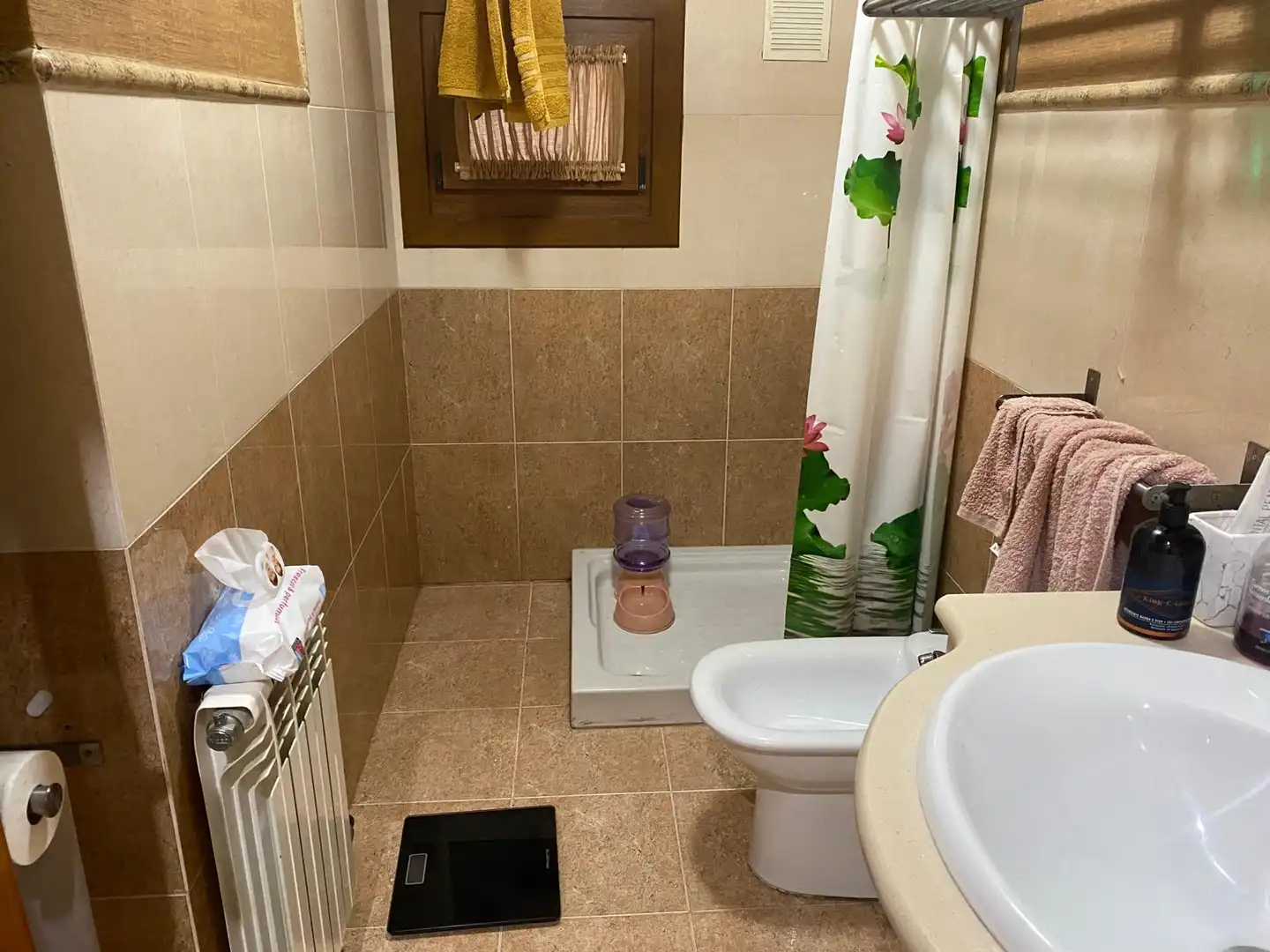 Bathroom of Apartments for rent in Vigo   with Heating, Parquet flooring and Storage room