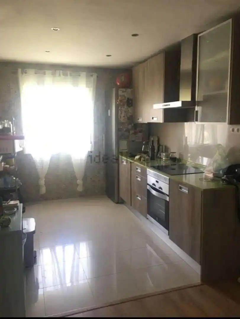Cuina de Casa o xalet per a compartir en Ambite amb Jardí privat, Parquet i Moblat