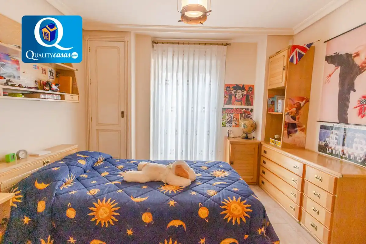 Habitación de Casa adosada en venta en Crevillent con Aire acondicionado, Terraza y Trastero