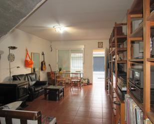 Sala d'estar de Casa adosada en venda en Valverde de la Vera amb Aire condicionat, Calefacció i Jardí privat