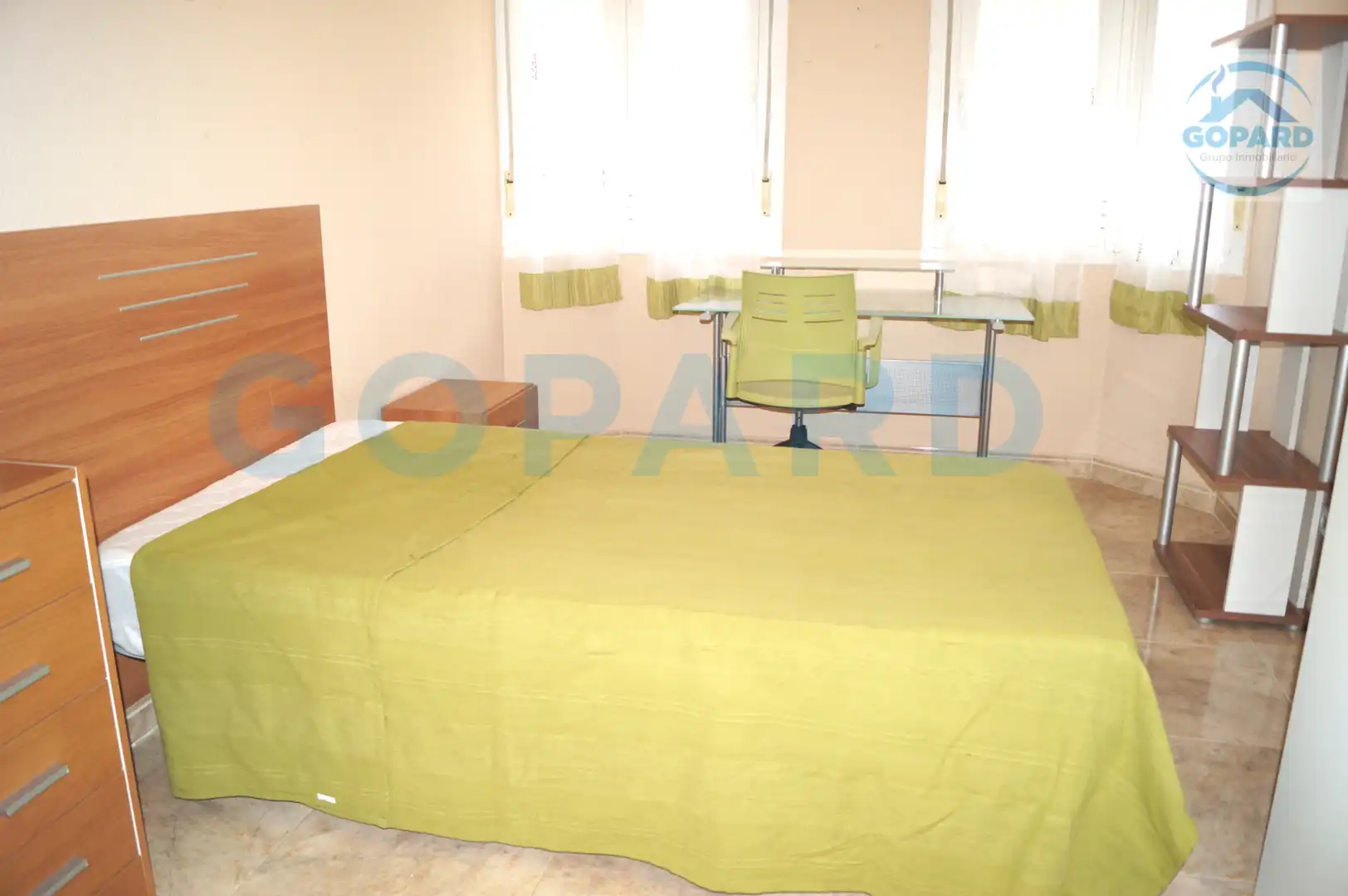 Dormitori de Casa adosada de lloguer en Villanueva de la Cañada amb Calefacció, Jardí privat i Parquet