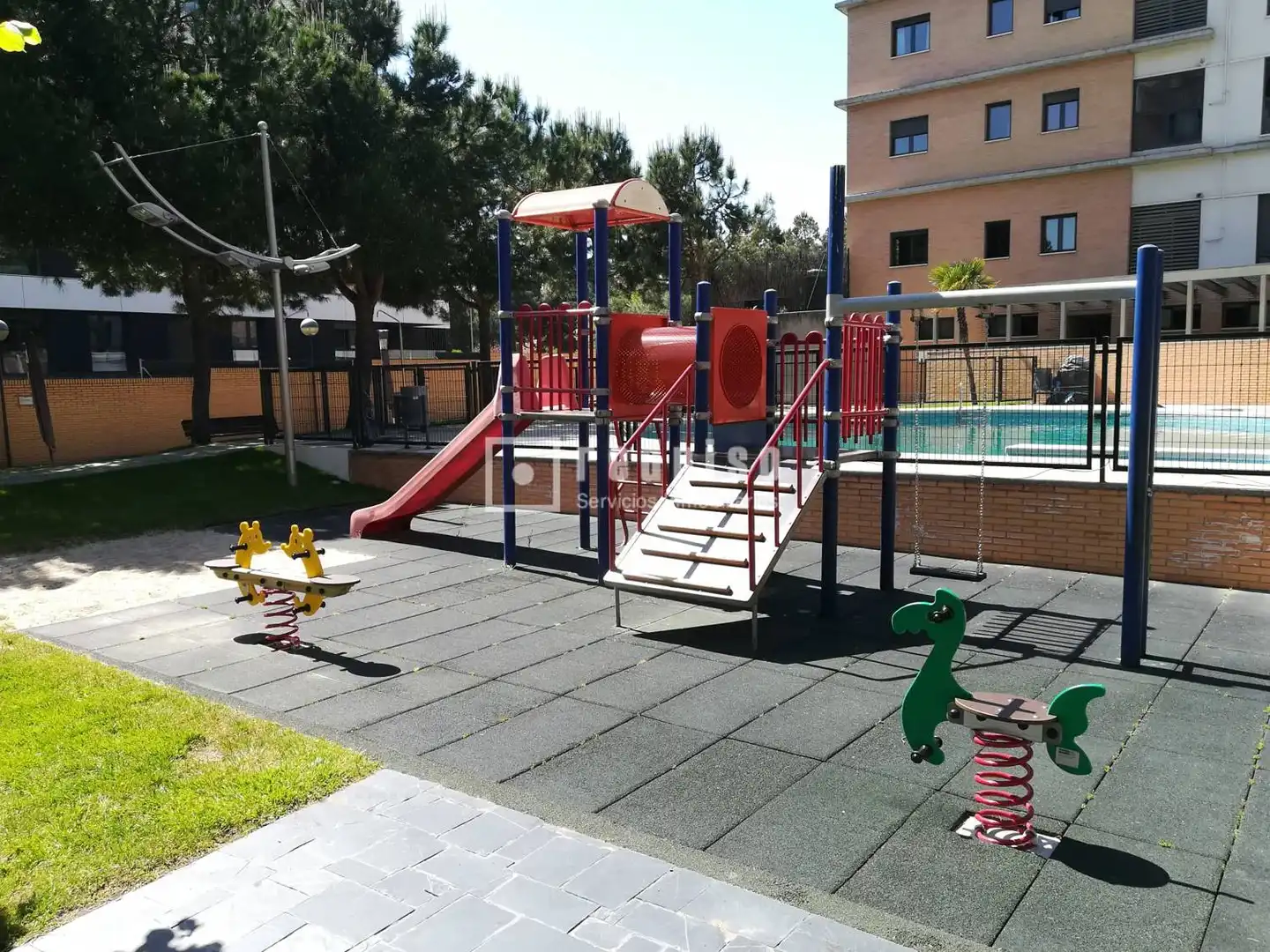 Vista exterior de Pis de lloguer en Madrid amb Aire condicionat, Calefacció i Jardí privat