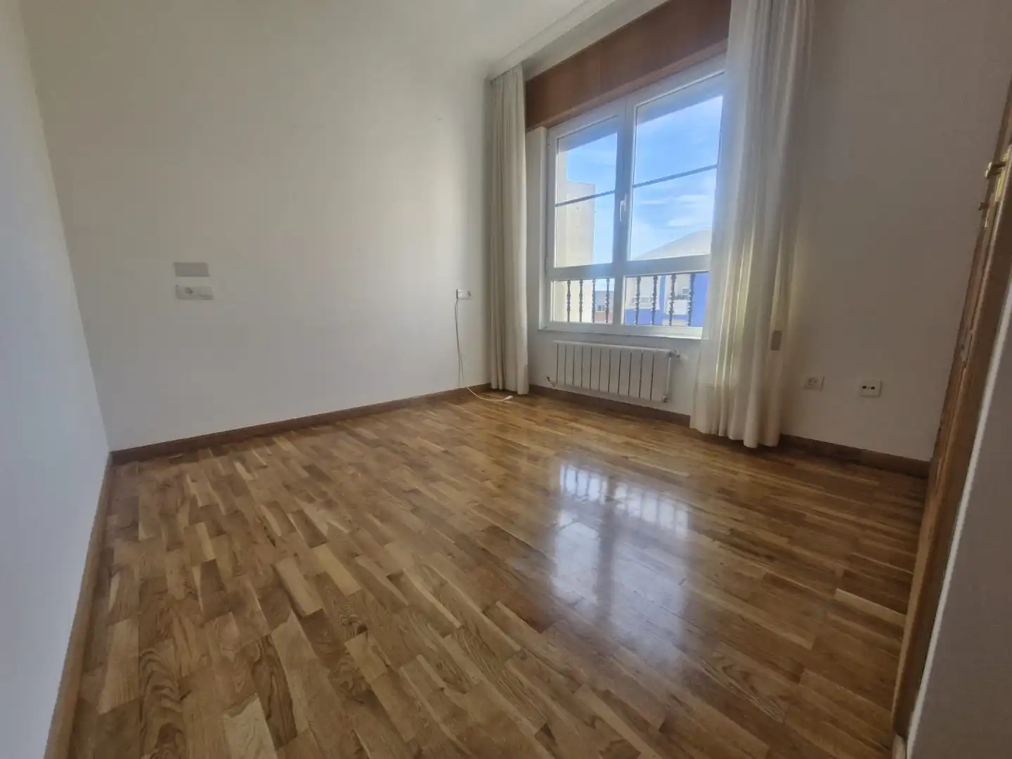 Schlafzimmer von Wohnung zum Verkauf in Foz mit Heizung, Abstellraum und Möbliert