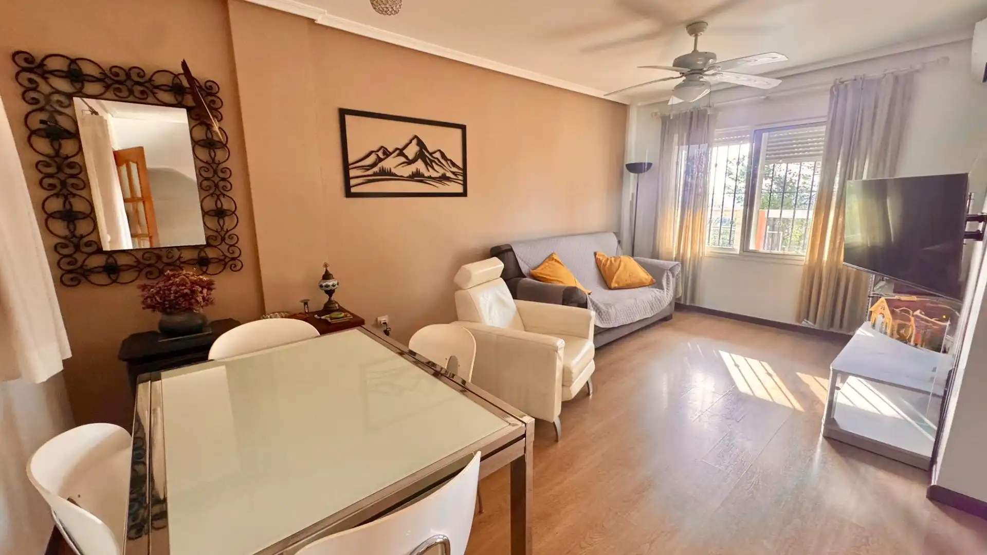 Living room of Single-family semi-detached for sale in Orihuela  with Storage room and Balcony
