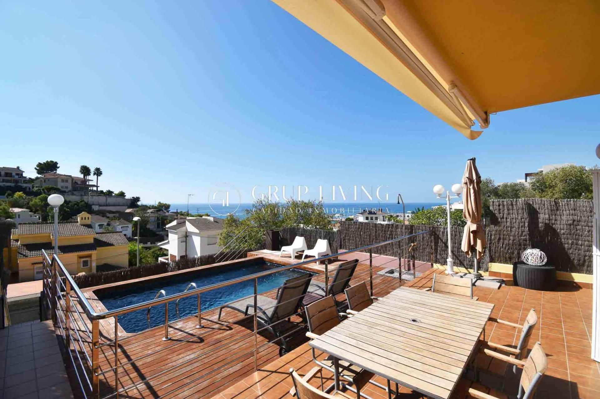 Vista exterior de Casa o chalet de alquiler en Sitges con Aire acondicionado, Calefacción y Jardín privado