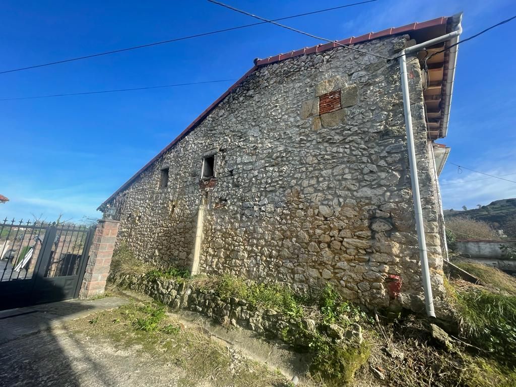 Vista exterior de Finca rústica en venda en Villaescusa (Cantabria) amb Jardí privat i Terrassa