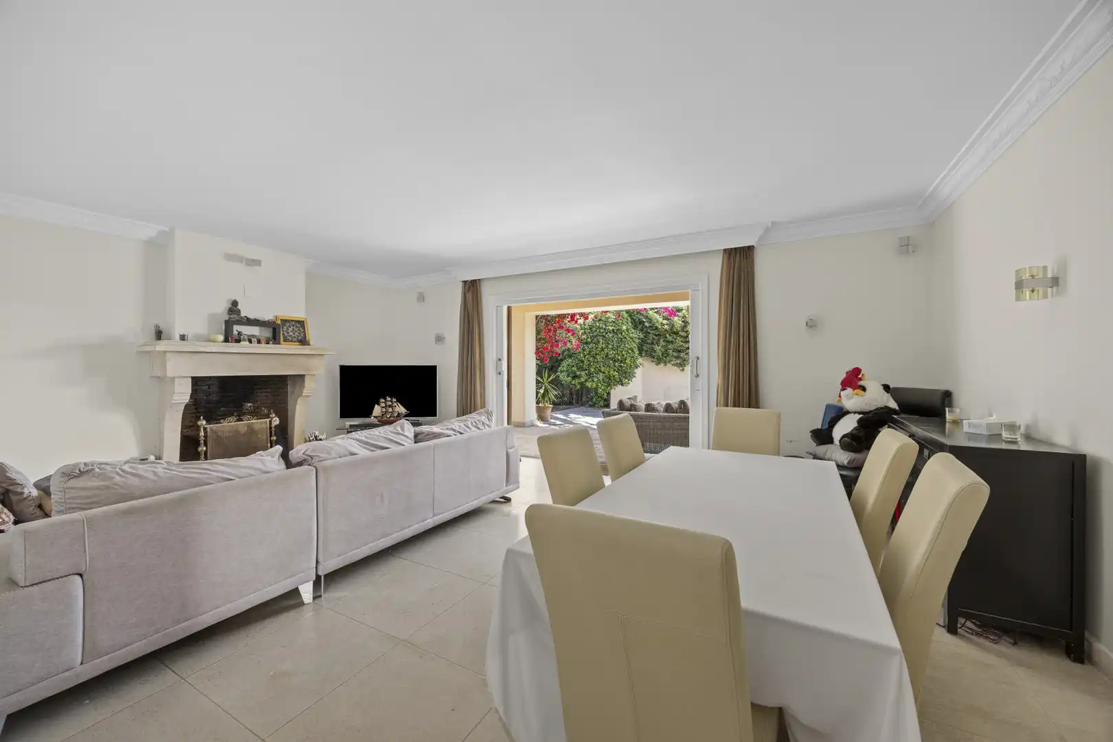 Menjador de Casa o xalet en venda en Estepona amb Aire condicionat, Jardí privat i Terrassa